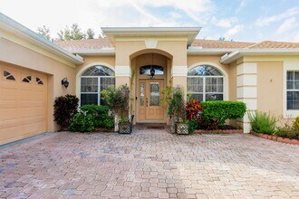 Building Photo - One story beauty in Errol Estates and Loca...