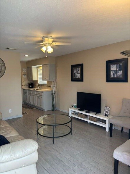 Building Photo - 7318 Dearborn St