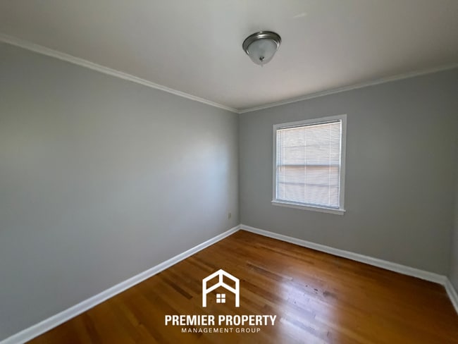 Building Photo - 3-Bedroom Memphis Home Near East Memphis with Fenced Yard