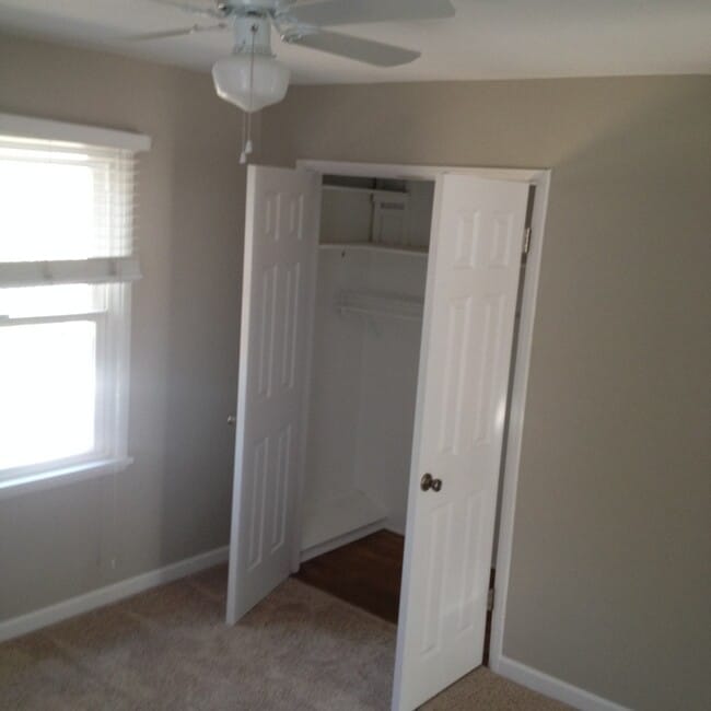 Building Photo - Beautiful 2bd/1ba Upstairs Duplex with a H...