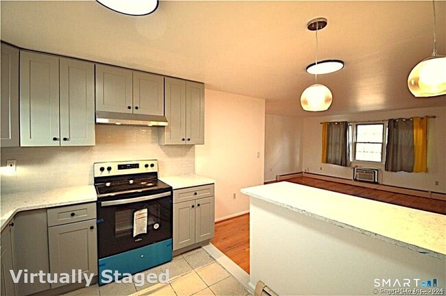 Building Photo - 5 Grandview Dr