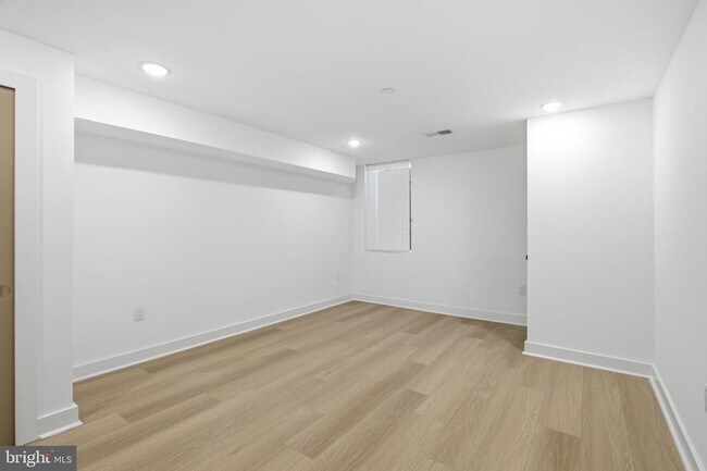 Building Photo - 3931 Fairmount Ave