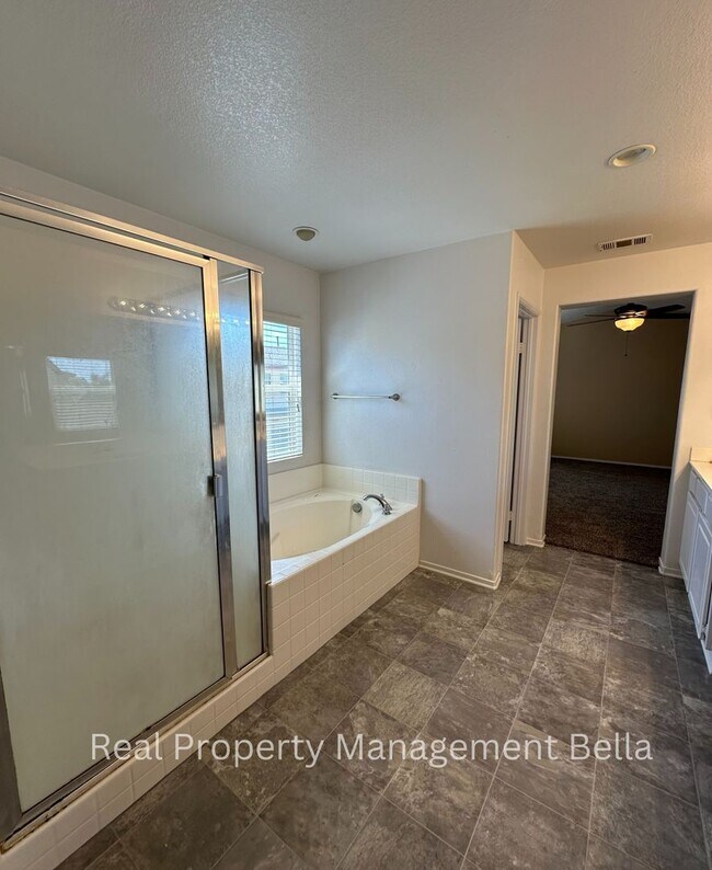 Building Photo - 3 Bed 3 Bath Perris Home w/ Office Space & Community Pool