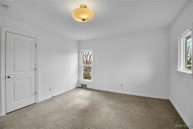 Building Photo - 5849 Broadway St