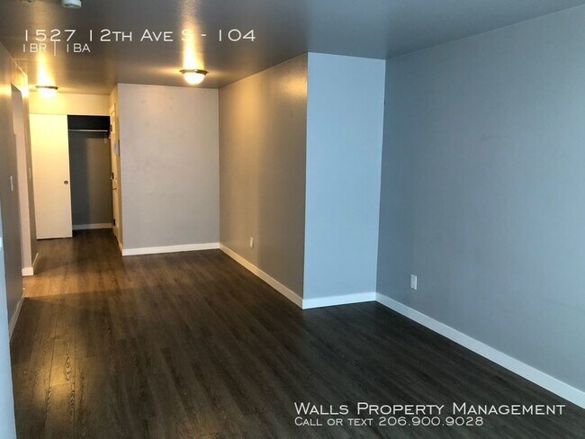 Building Photo - 1527 12th Ave S
