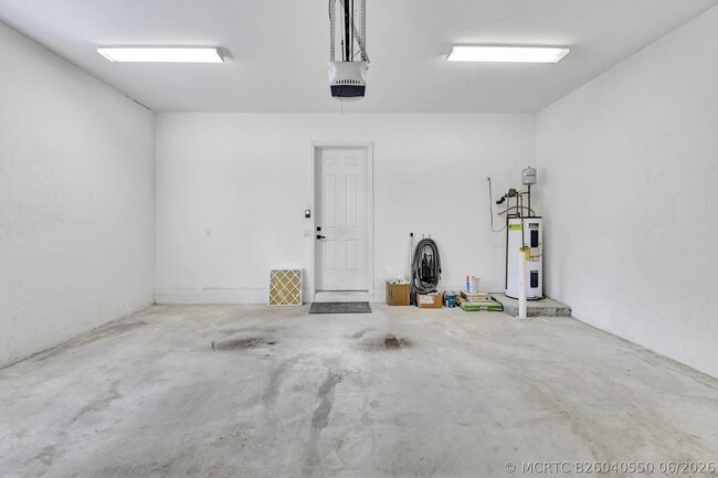 Building Photo - 838 NW 83rd Ln