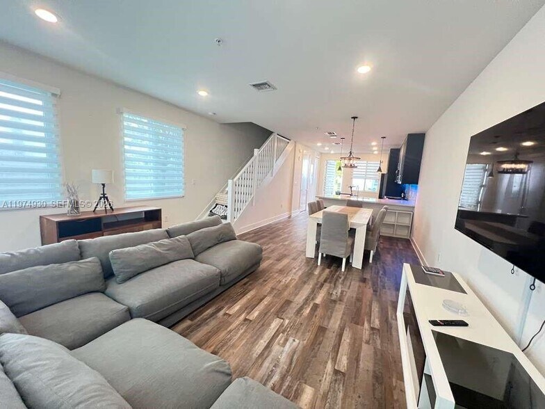 Building Photo - 10229 NW 64th Ter