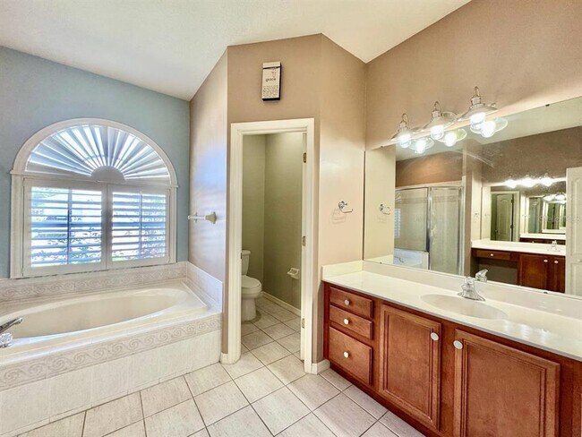 Building Photo - 14639 Coral Berry Dr