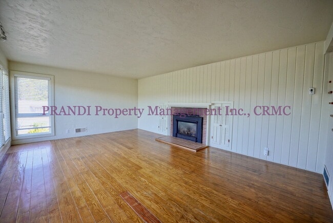 Building Photo - Central San Rafael Home with Awesome Mt. T...