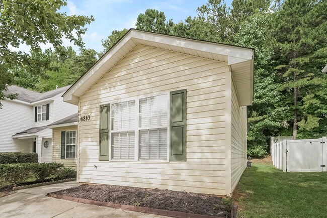 Building Photo - 6810 Hidden Forest Dr