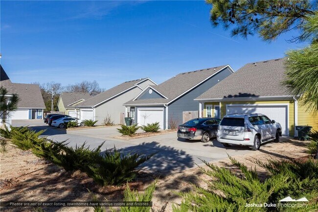 Building Photo - 1654 N Izard Ln