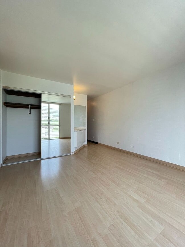 Building Photo - 1603