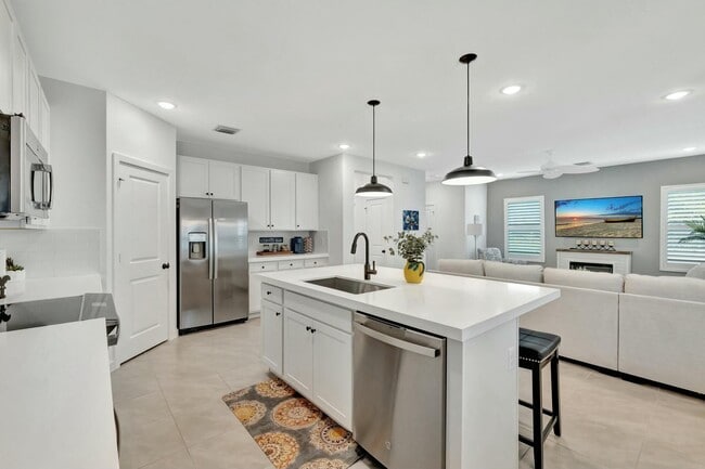 Building Photo - 601 Waters Edge Ln