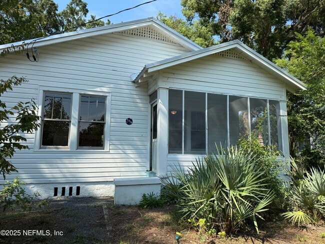 Primary Photo - 4713 Kingsbury St