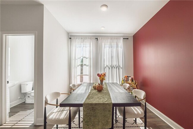 Building Photo - 313 Skylar Way SE