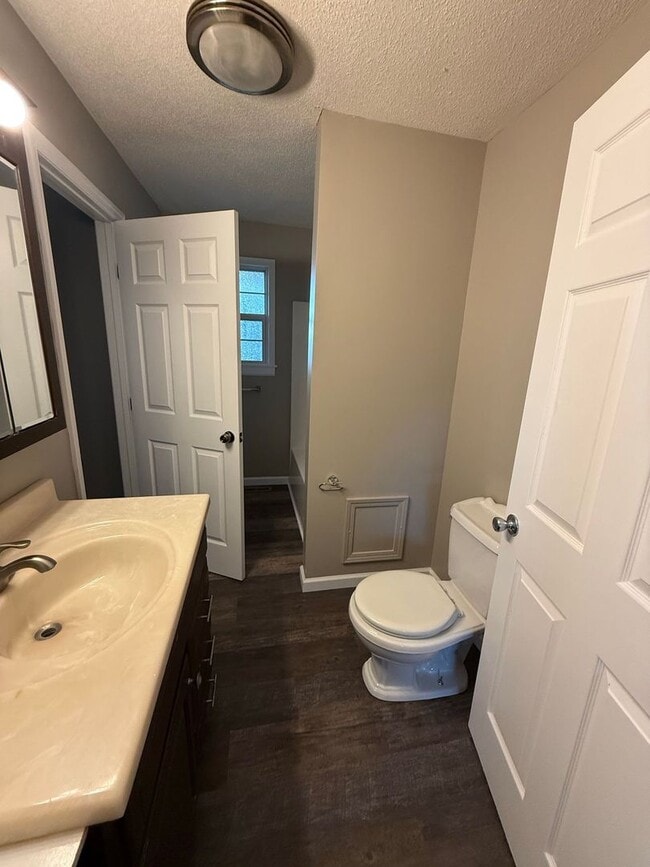 Building Photo - 114 Greenview Dr