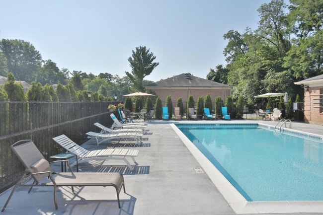 Building Photo - 509 Highwood Dr