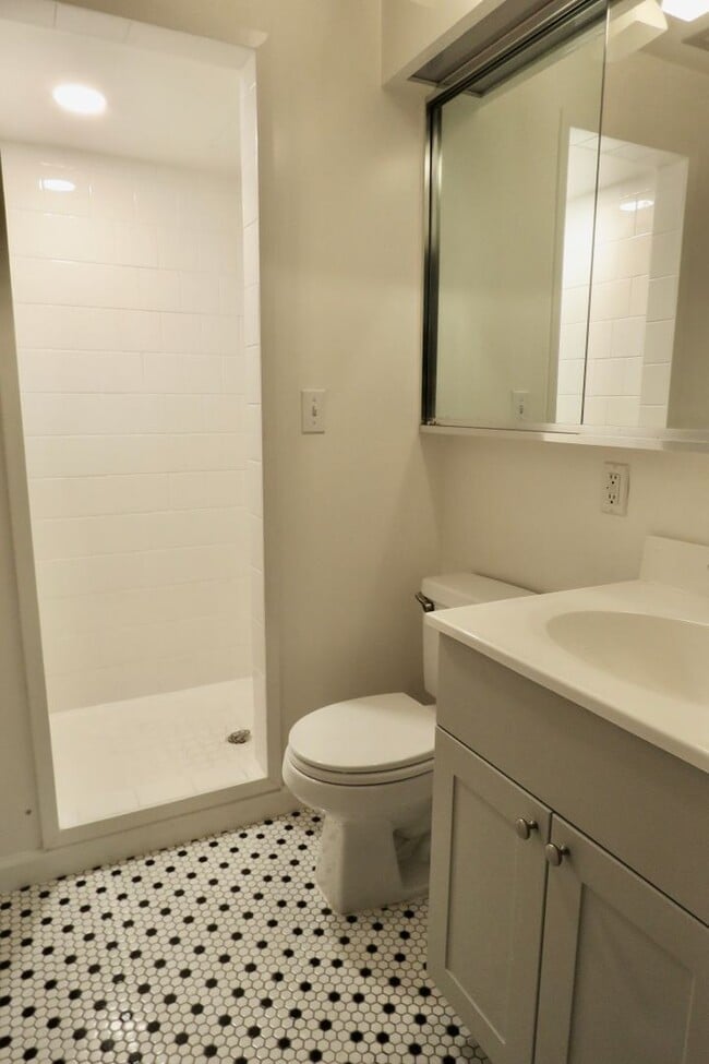 Building Photo - 124