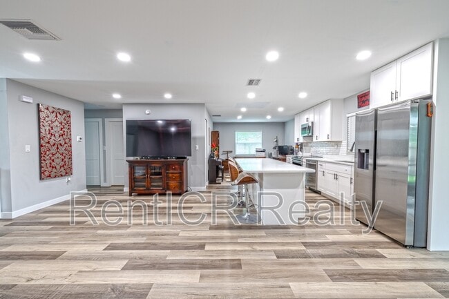 Building Photo - 3101 Carriage Dr