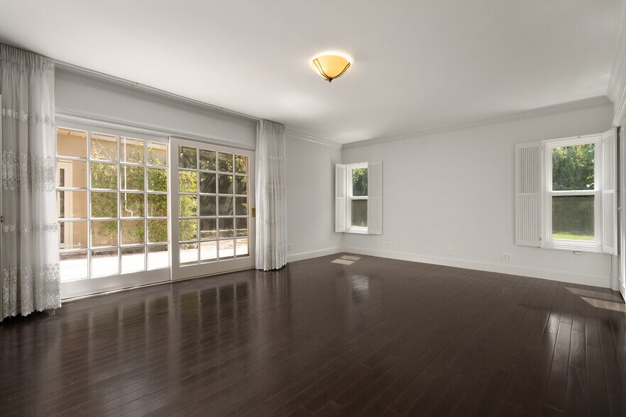 Building Photo - 519 N Rexford Dr