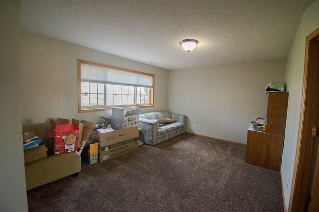 Building Photo - Fantastic NW Rochester home with great updates!