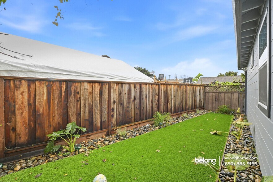 Building Photo - 1397 Vine St