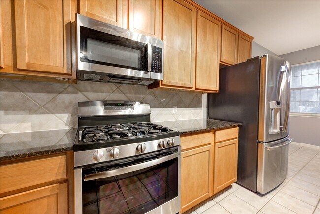 Building Photo - 2931 Meadowglen Cove