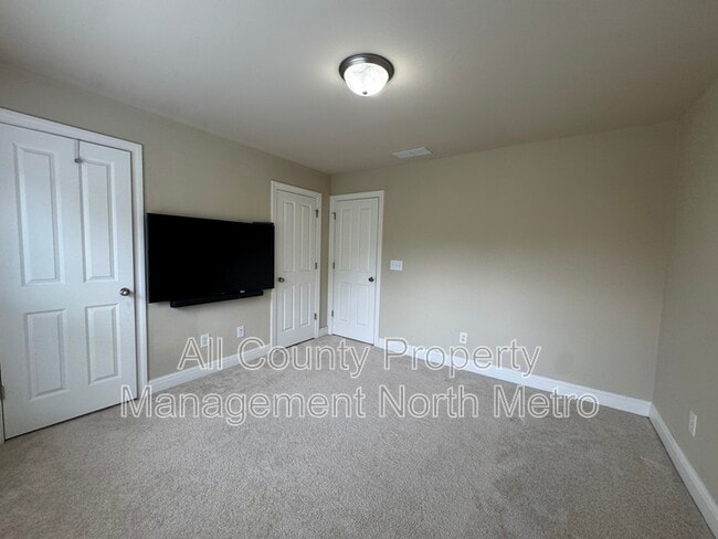 Building Photo - 10860 Ellicot Way