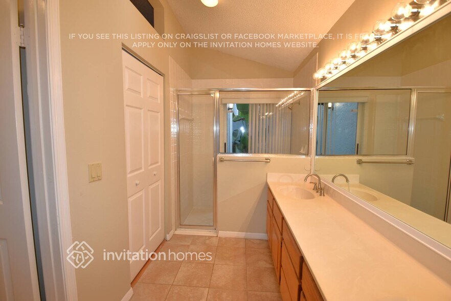 Building Photo - 10 Blenheim Ct