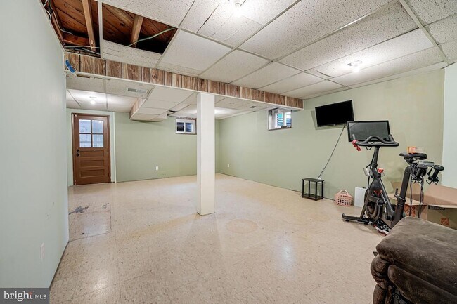 Building Photo - 6714 Amherst Rd