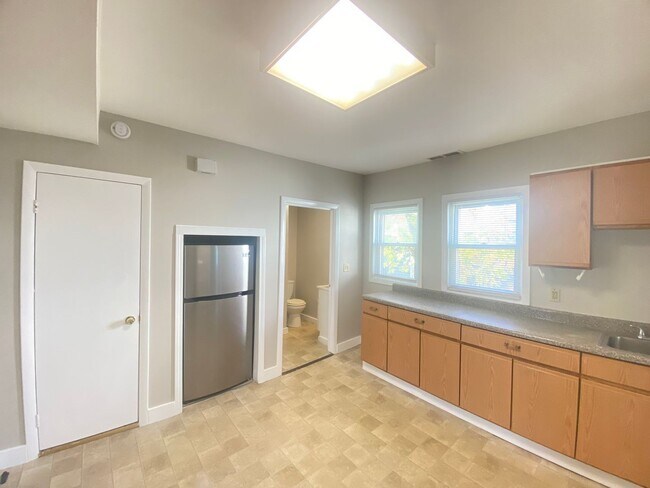 Building Photo - 7 Commercial St