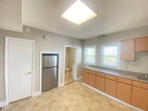 Building Photo - 7 Commercial St