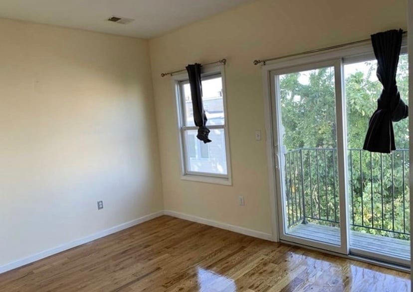 Building Photo - 324 Sussex St