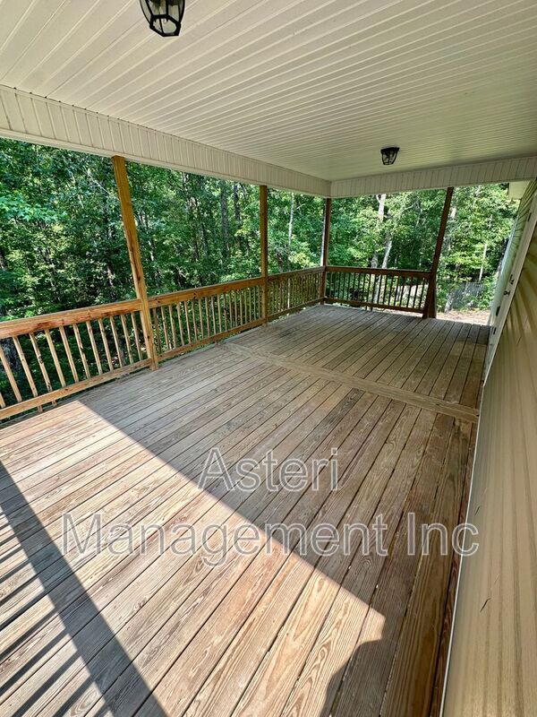 Building Photo - 113 Lasso Drive