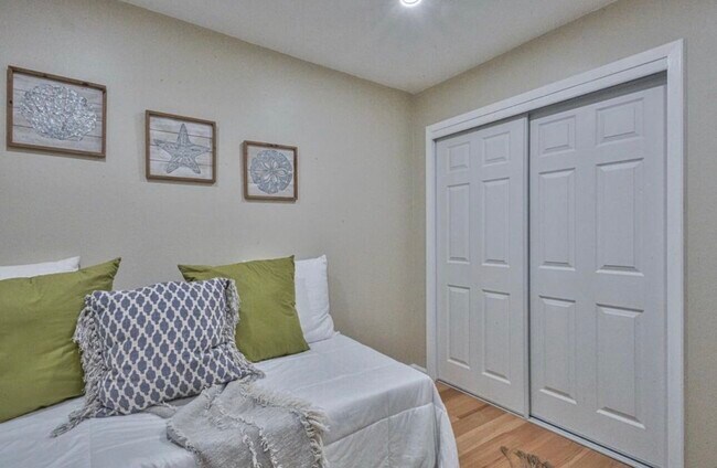 Building Photo - 1925 46th Ave