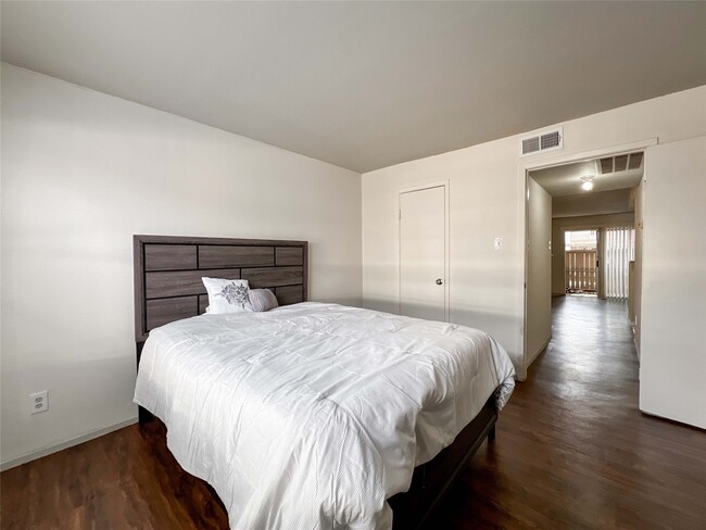 Building Photo - 6001 Reims Rd