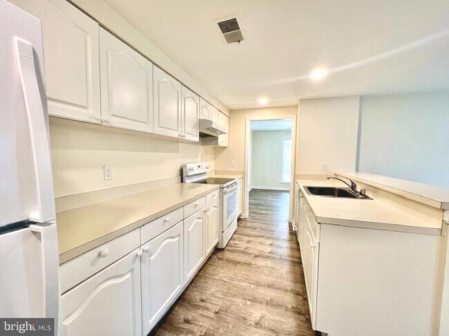 Building Photo - 4342 Pembrook Village Dr