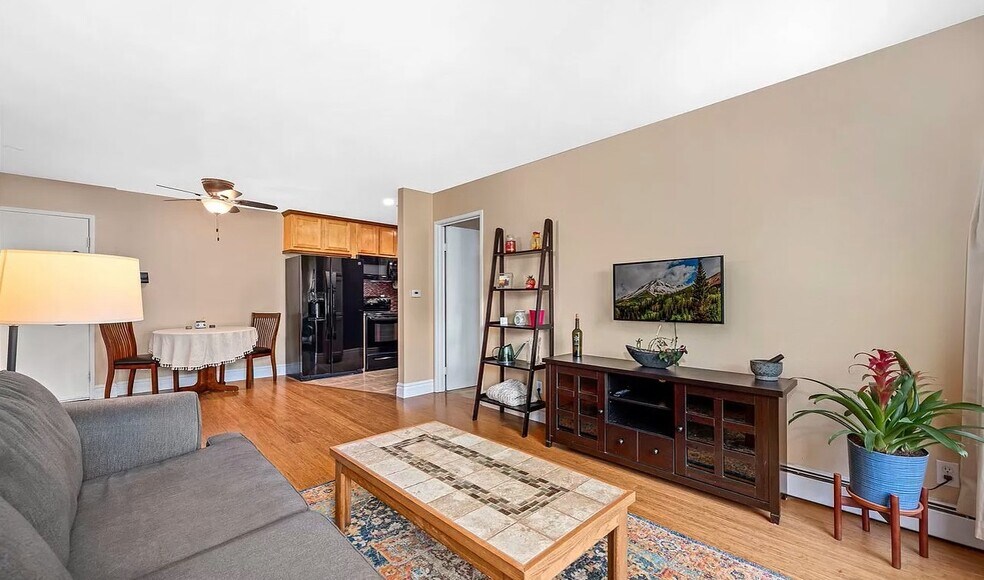 living room - 860 W Moorhead Cir