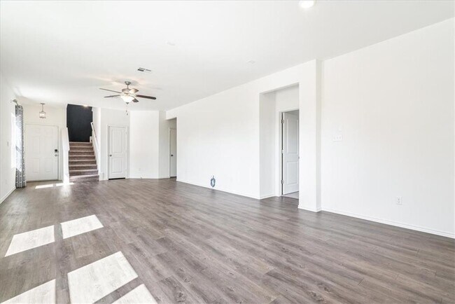 Building Photo - 105 Wind Flower Ln