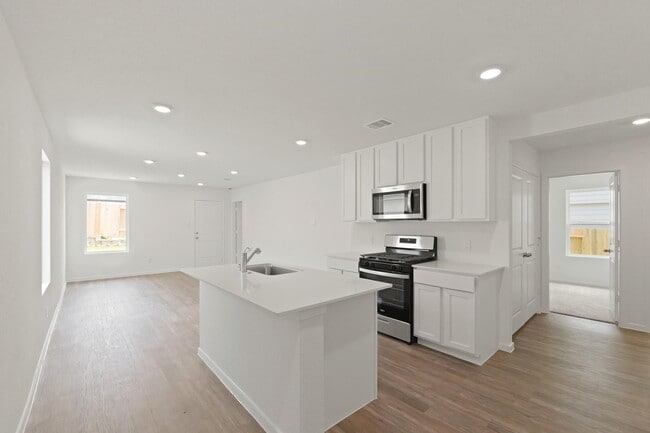 Building Photo - 925 Sutherland Fls St