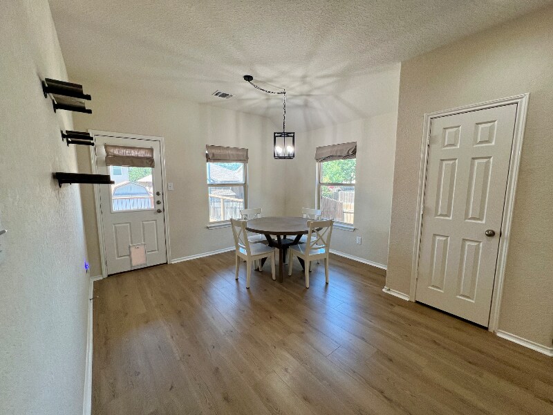 Building Photo - 500 Saddlehorn Way