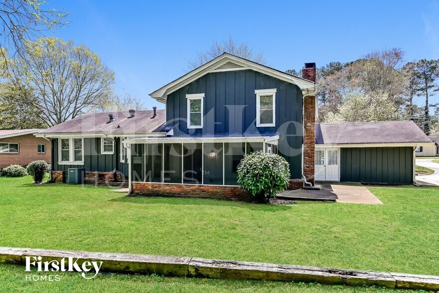 Building Photo - 2264 Country Club Dr SE