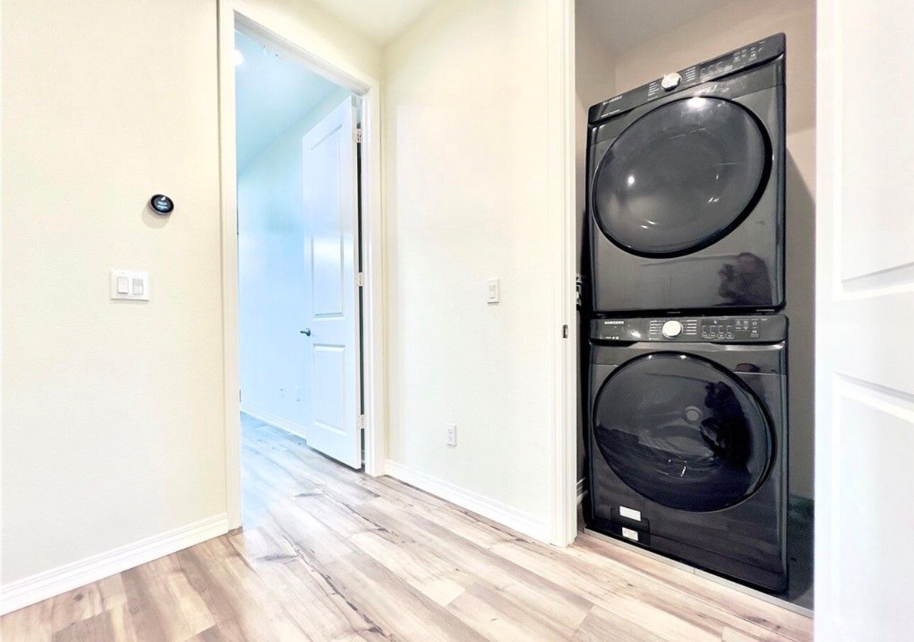 Building Photo - 110 Keeper