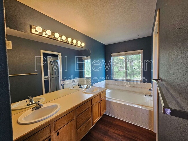 Building Photo - 6697 S Forest Way