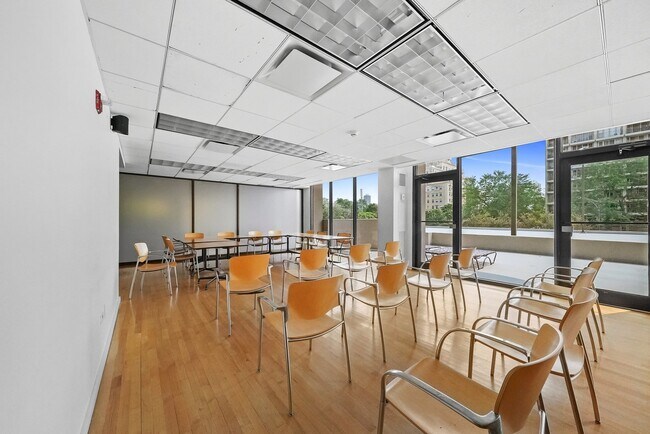 Building Photo - 2020 N Lincoln Park W