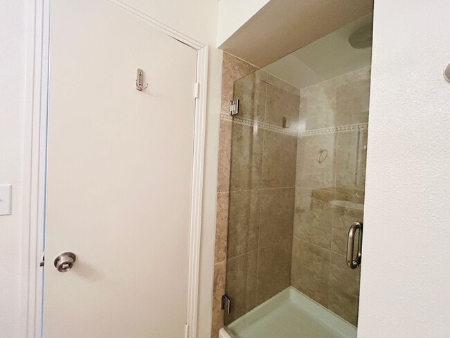 Building Photo - Spacious Two Bedroom, Two Bath Condo in De...