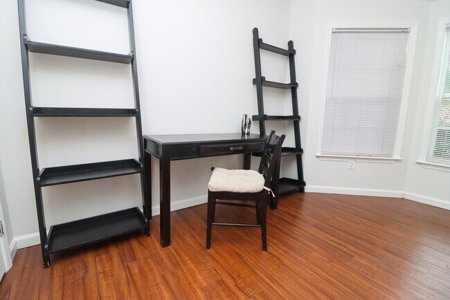 Building Photo - 1904 Karen Ln