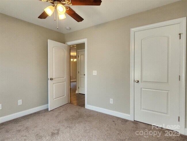 Building Photo - 1556 Kingston Dr