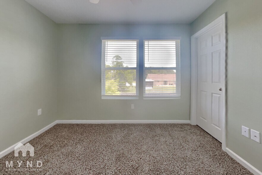Building Photo - 216 Stonegate Ave