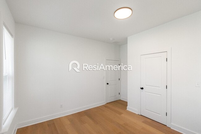 Building Photo - Stunning New Renovation in Midtown